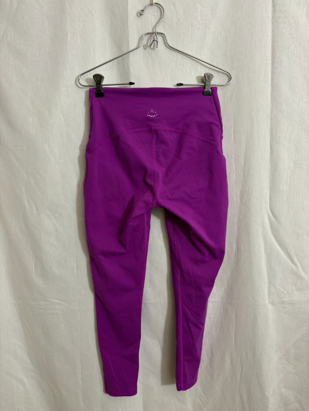 Beyond Yoga POWERBEYOND Strive Midi Leggings Violet Berry Size M IT3537 - Picture 3 of 7